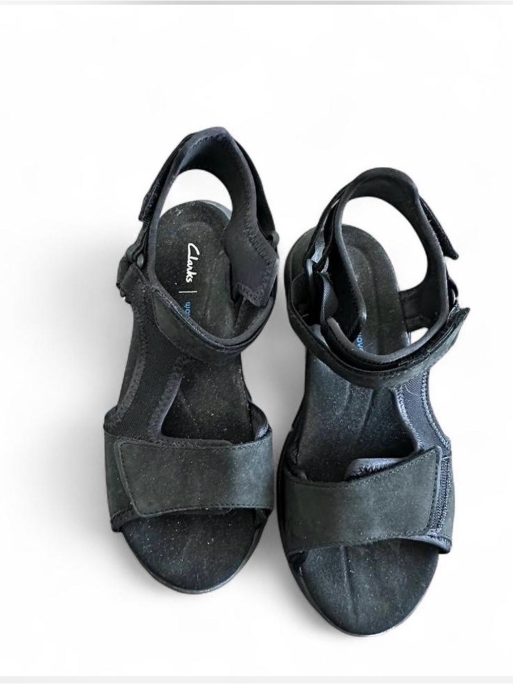 Women’s Black Clarks sandals with adjustable straps size 6,5